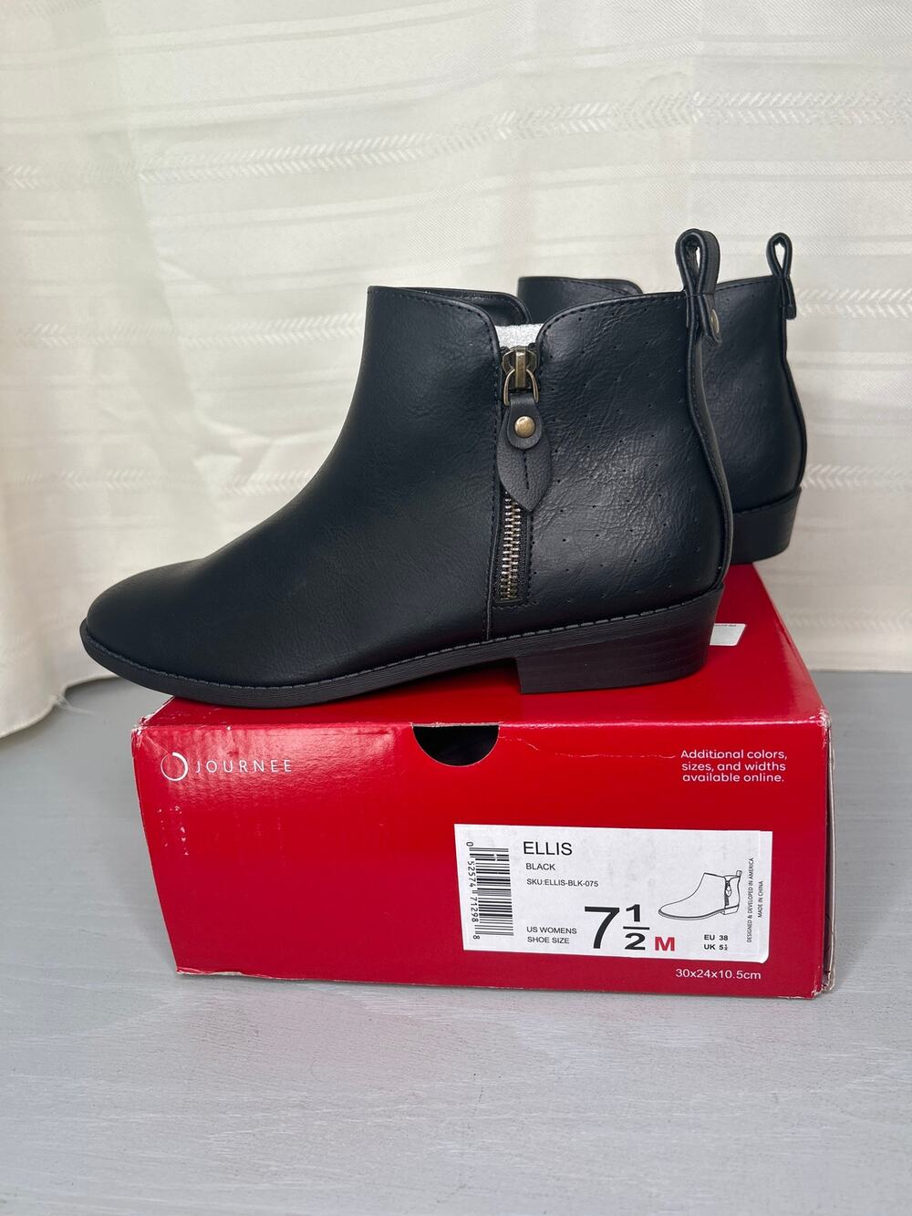Journee Collection Ellis Bootie Almond Toe Zip Up Black Womens Size 7.5M NEW